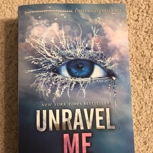 “Unravel Me” By Tahereh Mafi
